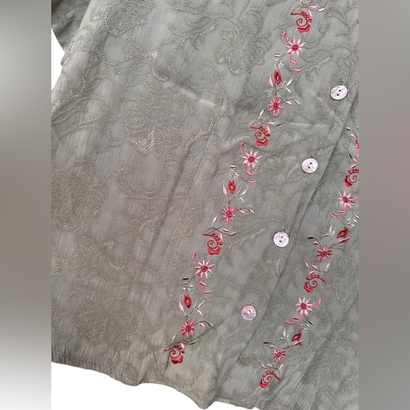 Vintage K Petite Women’s Floral Sheer Short Sleeve Button Down Crop Blouse - Picture 2 of 6